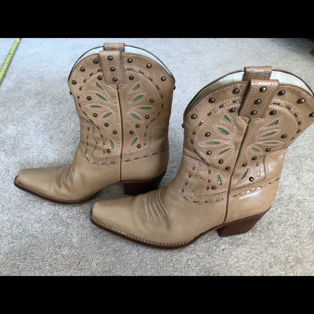 Rockin’ Cowgirl boots!
